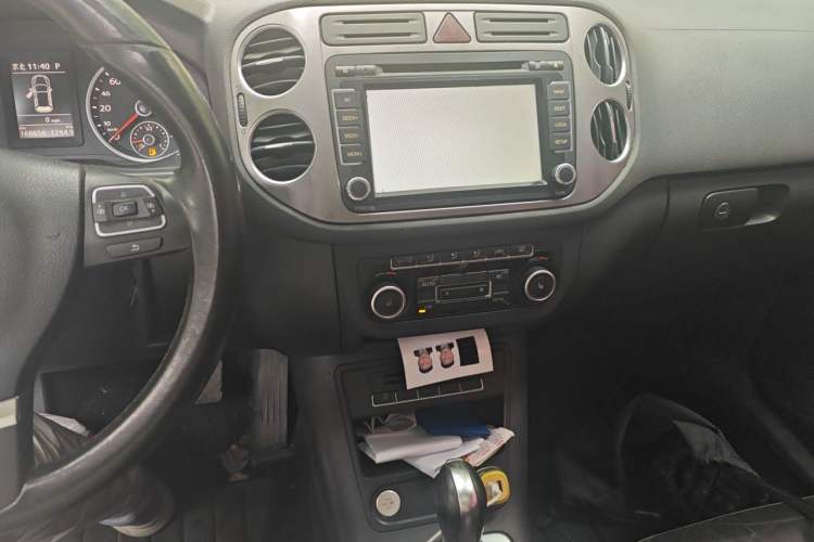 Used Volkswagen Tiguan 2012 2.0 TSI Automatic All-Wheel Drive Elite Edition Audio And AC Panel