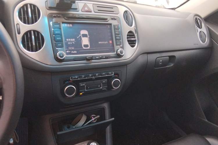 Used Volkswagen Tiguan 2012 1.8TSI Automatic All-Wheel Drive Fashion Edition Audio And AC Panel