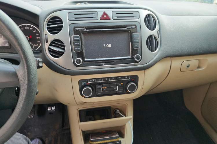 Used Volkswagen Tiguan 2012 1.8TSI Manual Two-Wheel Drive Enjoyment Edition Audio And AC Panel