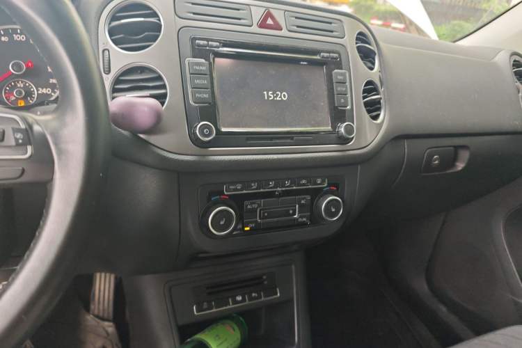 Used Volkswagen Tiguan 2012 2.0 TSI Automatic All-Wheel Drive Flagship Edition Audio And AC Panel