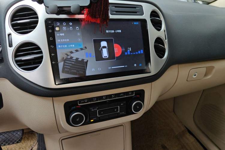 Used Volkswagen Tiguan 2012 1.8TSI Automatic All-Wheel Drive Elite Edition Audio And AC Panel