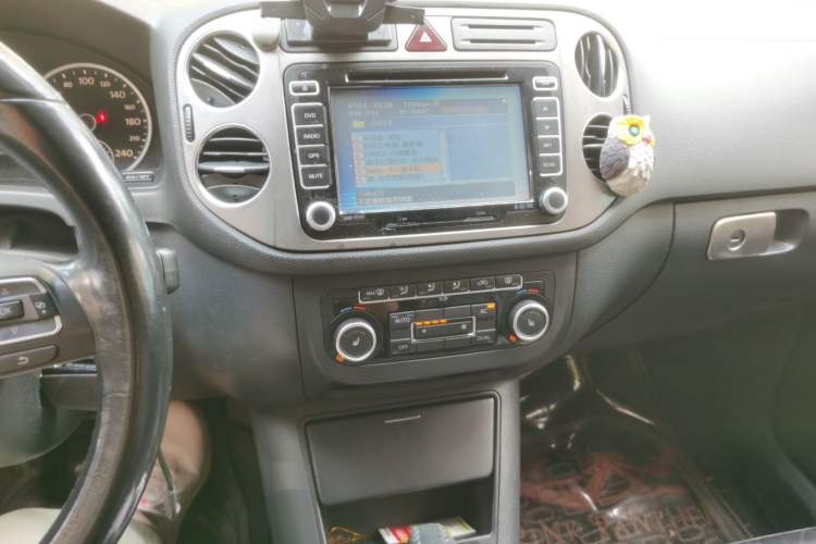 Used Volkswagen Tiguan 2012 1.8TSI Automatic All-Wheel Drive Elite Edition Audio And AC Panel