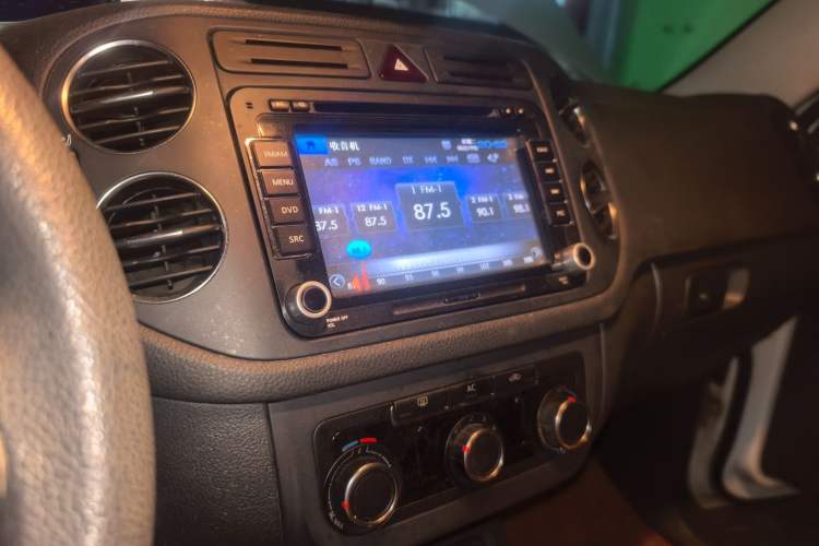 Used Volkswagen Tiguan 2012 1.8TSI Automatic Two-Wheel Drive Urban Edition Audio And AC Panel