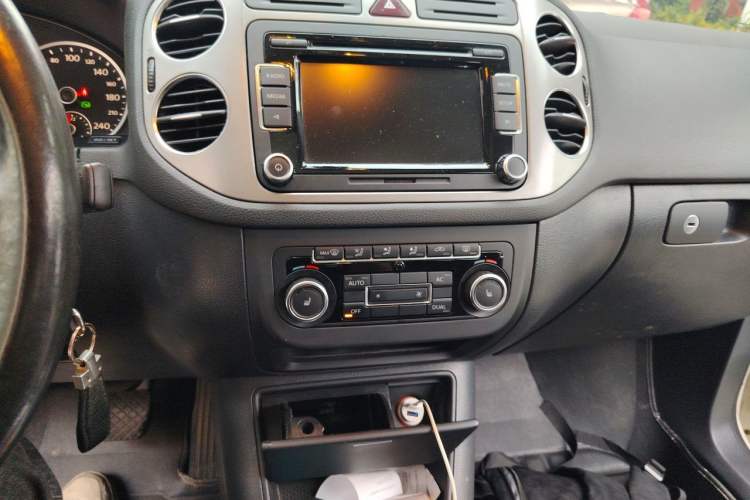 Used Volkswagen Tiguan 2012 1.8TSI Automatic Two-Wheel Drive Elite Edition Audio And AC Panel