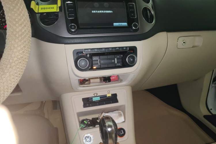Used Volkswagen Tiguan 2012 2.0 TSI Automatic All-Wheel Drive Elite Edition Audio And AC Panel