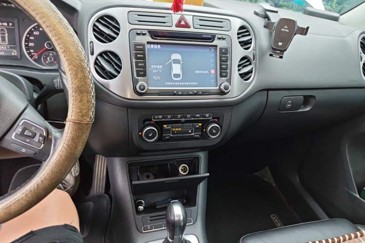Used Volkswagen Tiguan 2012 1.8TSI Automatic All-Wheel Drive Elite Edition Audio And AC Panel