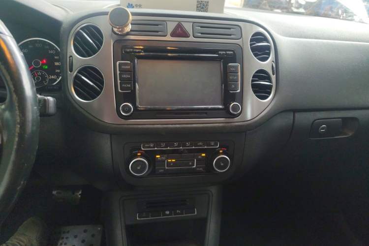 Used Volkswagen Tiguan 2012 2.0 TSI Automatic All-Wheel Drive Flagship Edition Audio And AC Panel