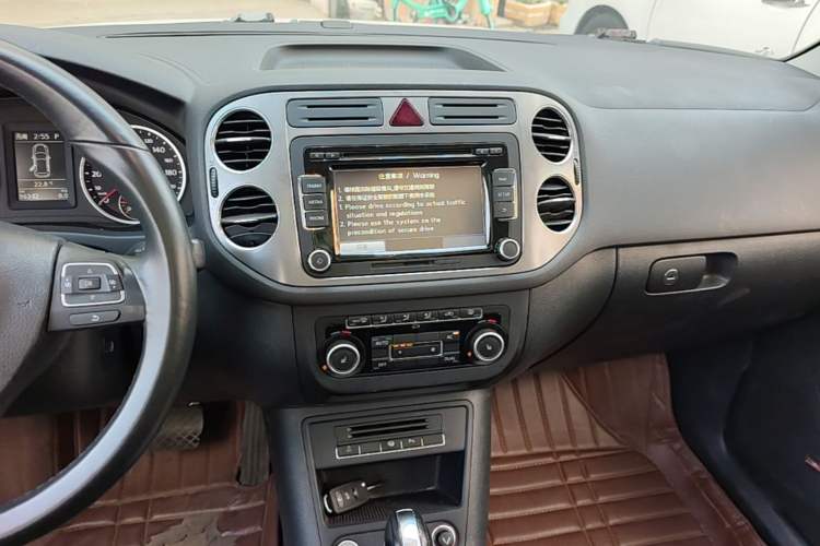 Used Volkswagen Tiguan 2012 2.0 TSI Automatic All-Wheel Drive Flagship Edition Audio And AC Panel