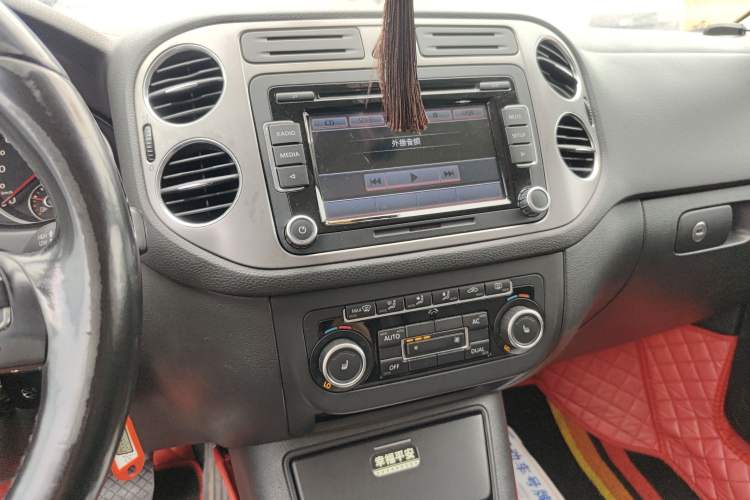 Used Volkswagen Tiguan 2012 1.8TSI Automatic Two-Wheel Drive Elite Edition Audio And AC Panel