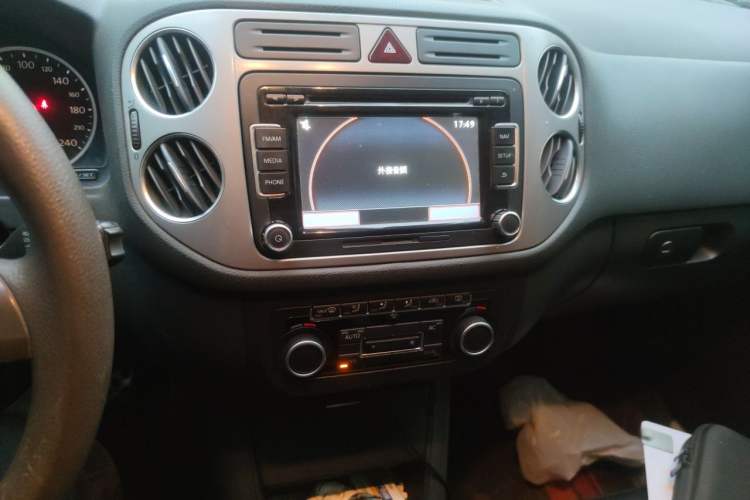Used Volkswagen Tiguan 2012 1.8TSI Manual Two-Wheel Drive Enjoyment Edition Audio And AC Panel