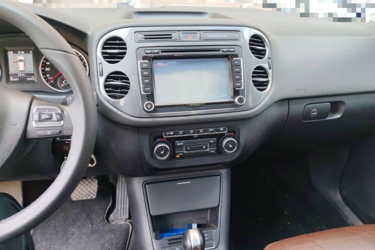 Used Volkswagen Tiguan 2012 2.0 TSI Comfort Edition Audio And AC Panel