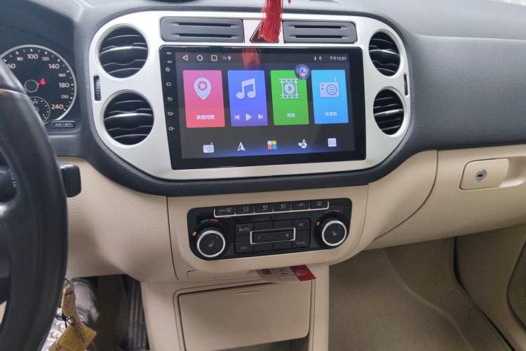 Used Volkswagen Tiguan 2012 1.8TSI Automatic All-Wheel Drive Elite Edition Audio And AC Panel