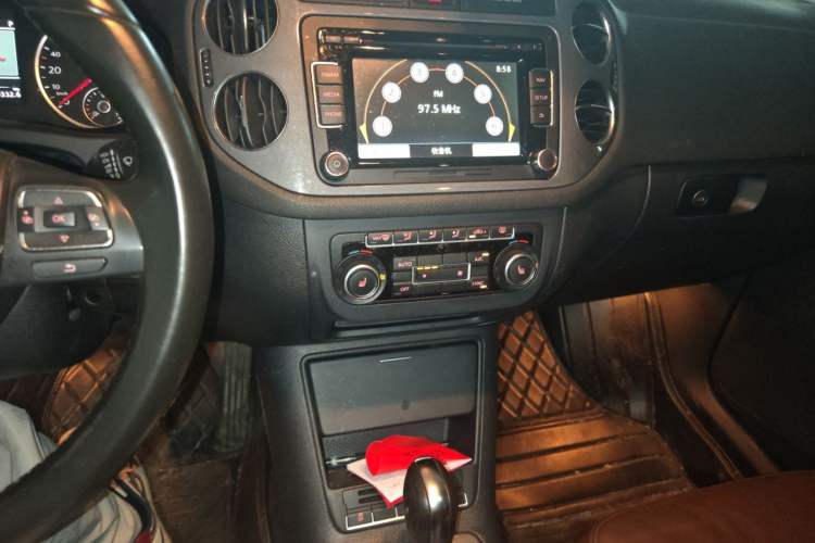 Used Volkswagen Tiguan 2012 2.0 TSI Comfort Edition Audio And AC Panel