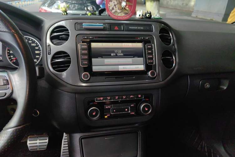 Used Volkswagen Tiguan 2012 2.0 TSI Luxury Edition Audio And AC Panel