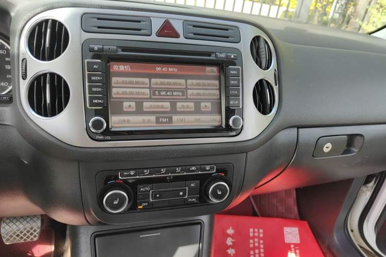 Used Volkswagen Tiguan 2012 1.8TSI Automatic All-Wheel Drive Fashion Edition Audio And AC Panel