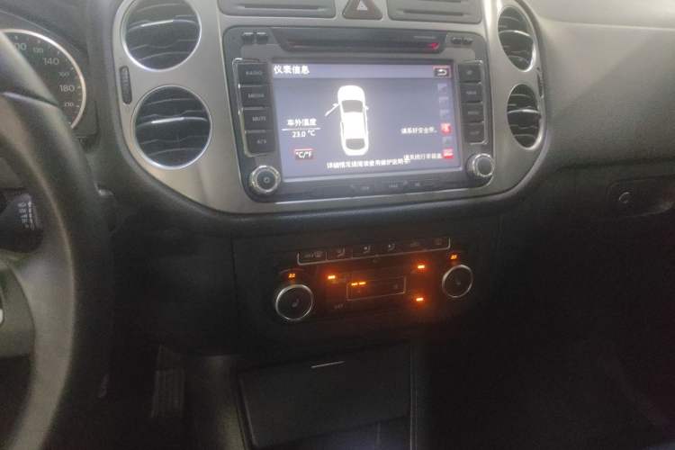 Used Volkswagen Tiguan 2012 1.8TSI Automatic Two-Wheel Drive Elite Edition Audio And AC Panel