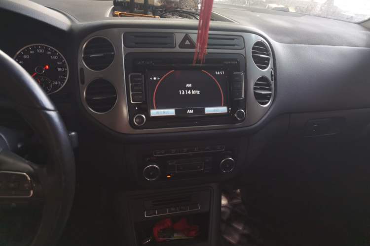 Used Volkswagen Tiguan 2012 2.0 TSI Automatic All-Wheel Drive Flagship Edition Audio And AC Panel