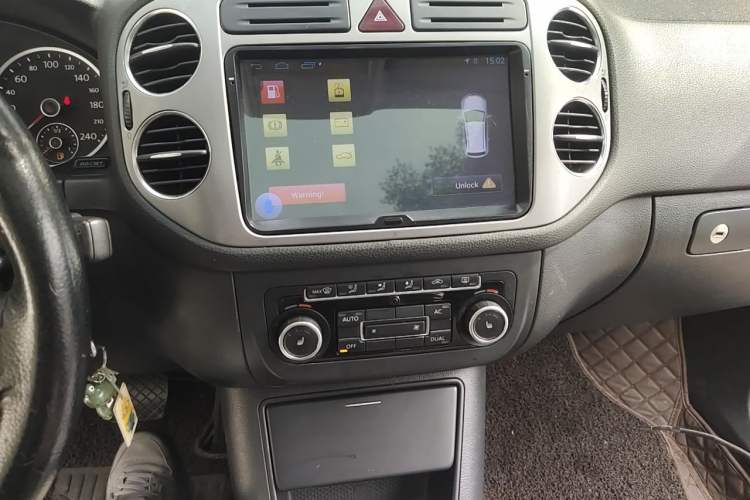 Used Volkswagen Tiguan 2012 1.8TSI Automatic Two-Wheel Drive Elite Edition Audio And AC Panel