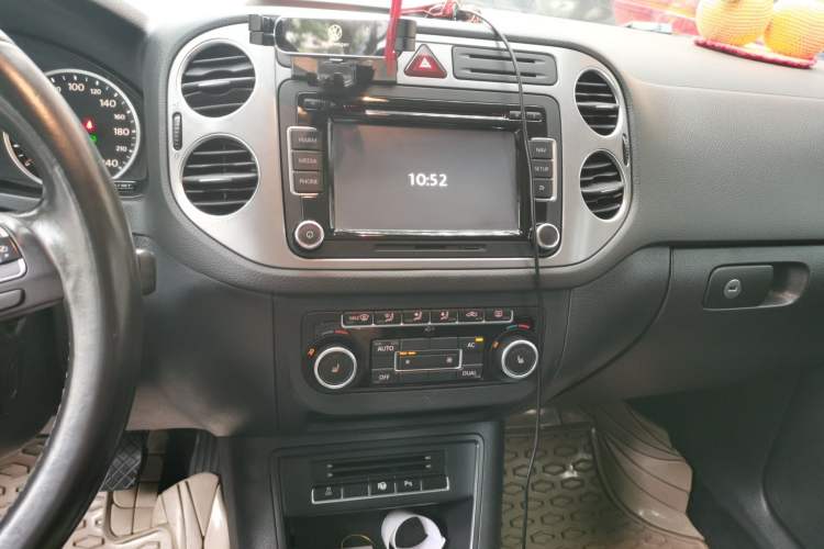 Used Volkswagen Tiguan 2012 2.0 TSI Automatic All-Wheel Drive Flagship Edition Audio And AC Panel