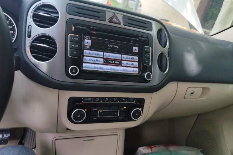 Used Volkswagen Tiguan 2012 1.8TSI Automatic All-Wheel Drive Elite Edition Audio And AC Panel
