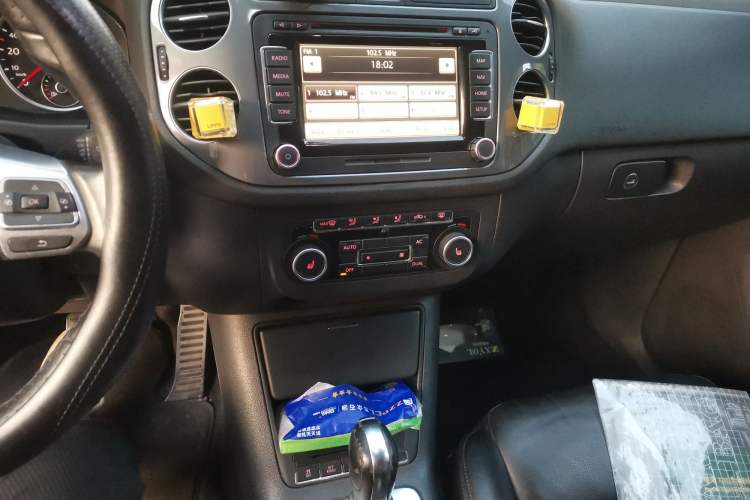 Used Volkswagen Tiguan 2012 2.0 TSI Luxury Edition Audio And AC Panel