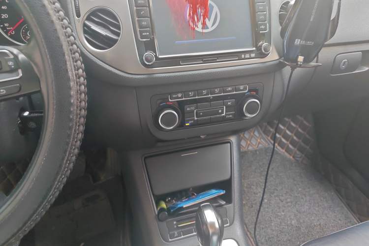 Used Volkswagen Tiguan 2012 1.8TSI Automatic Two-Wheel Drive Trend Edition Audio And AC Panel