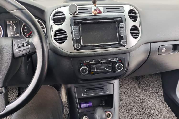 Used Volkswagen Tiguan 2012 1.8TSI Automatic All-Wheel Drive Elite Edition Audio And AC Panel