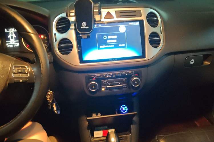 Used Volkswagen Tiguan 2012 1.8TSI Automatic Two-Wheel Drive Zhaoshi Edition Audio And AC Panel