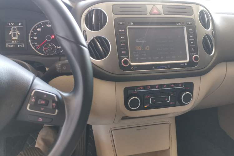 Used Volkswagen Tiguan 2012 1.8TSI Automatic Two-Wheel Drive Trend Edition Audio And AC Panel