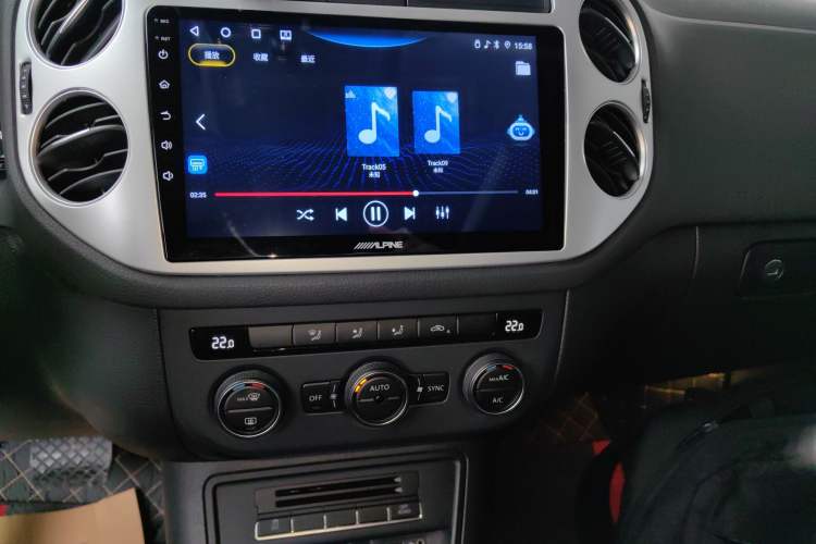 Used Volkswagen Tiguan 2012 2.0 TSI Comfort Edition Audio And AC Panel