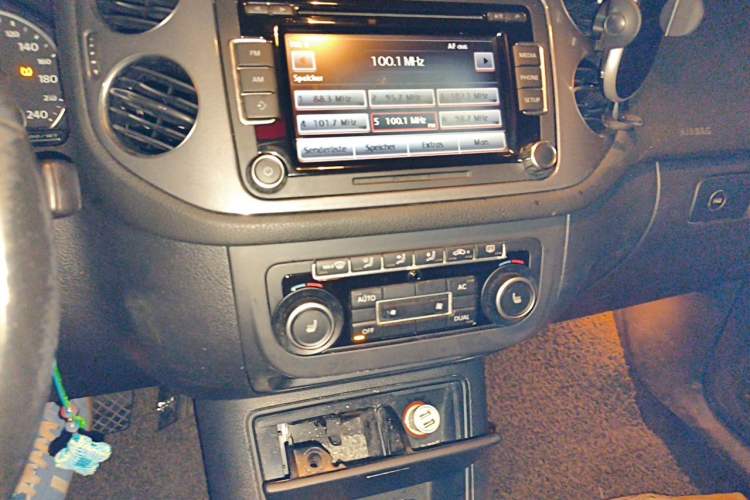 Used Volkswagen Tiguan 2012 2.0 TSI Comfort Edition Audio And AC Panel