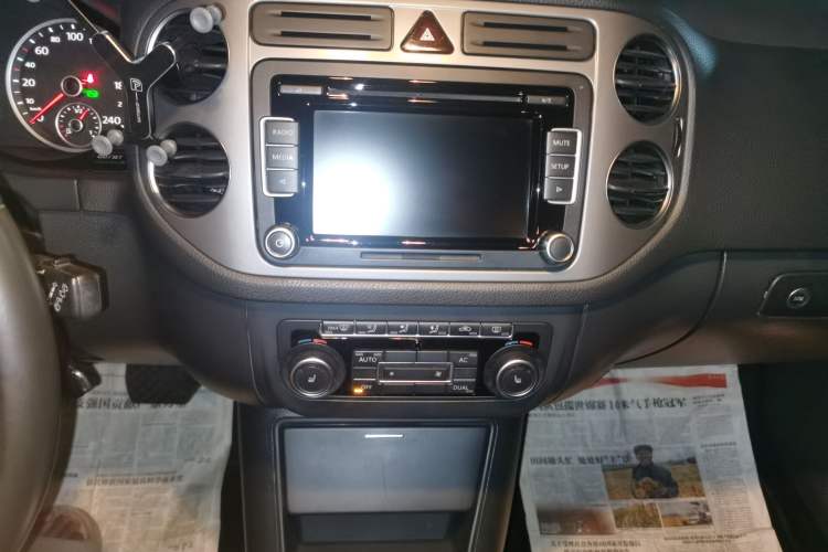 Used Volkswagen Tiguan 2012 1.8TSI Automatic Two-Wheel Drive Elite Edition Audio And AC Panel