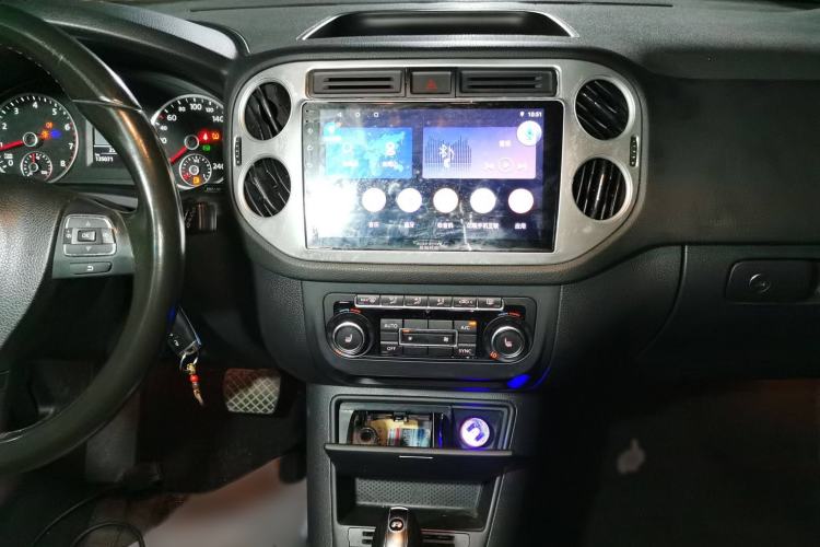 Used Volkswagen Tiguan 2012 2.0 TSI Comfort Edition Audio And AC Panel