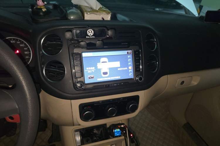 Used Volkswagen Tiguan 2012 1.8TSI Manual Two-Wheel Drive Urban Edition Audio And AC Panel
