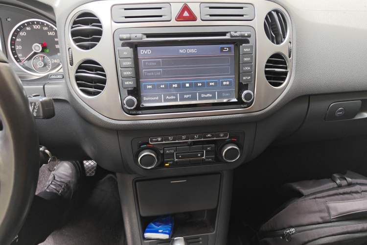 Used Volkswagen Tiguan 2012 1.8TSI Automatic Two-Wheel Drive Trend Edition Audio And AC Panel