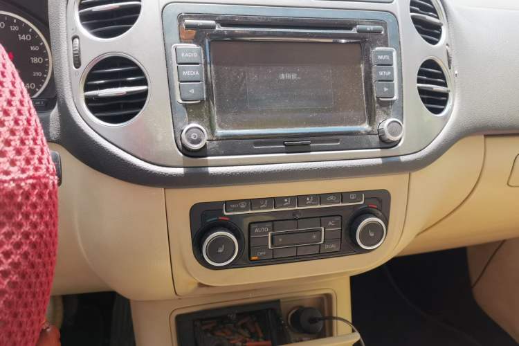 Used Volkswagen Tiguan 2012 1.8TSI Automatic Two-Wheel Drive Elite Edition Audio And AC Panel