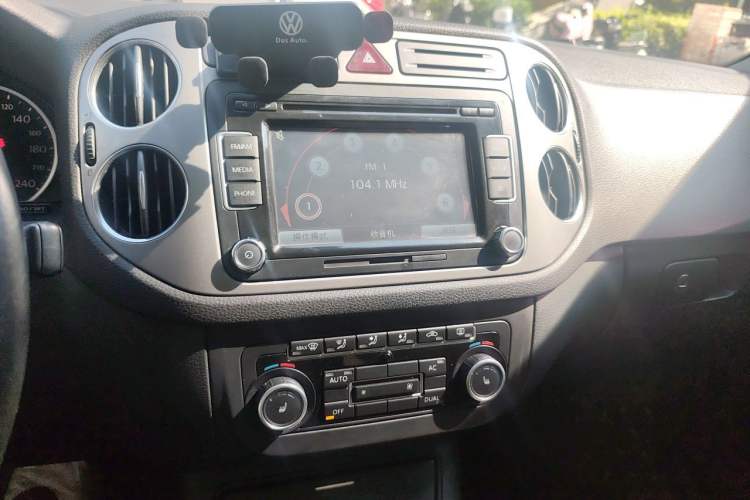 Used Volkswagen Tiguan 2012 1.8TSI Automatic All-Wheel Drive Elite Edition Audio And AC Panel