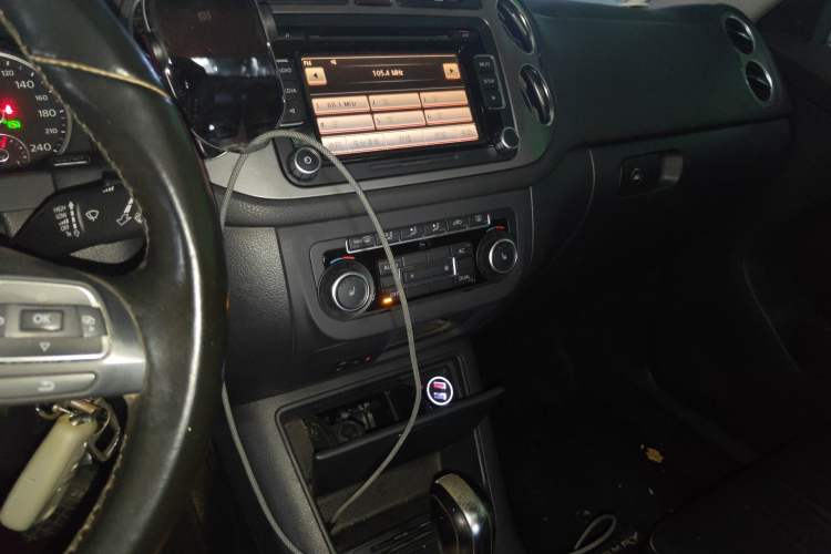Used Volkswagen Tiguan 2012 1.8TSI Automatic Two-Wheel Drive Elite Edition Audio And AC Panel