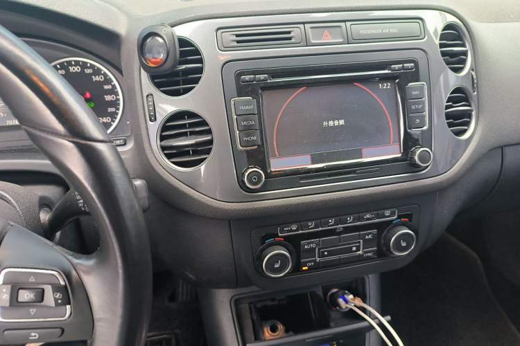 Used Volkswagen Tiguan 2012 2.0 TSI Comfort Edition Audio And AC Panel