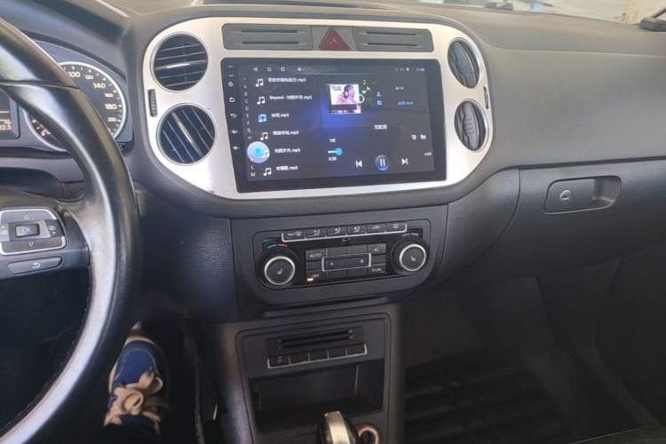 Used Volkswagen Tiguan 2012 1.8TSI Automatic All-Wheel Drive Elite Edition Audio And AC Panel