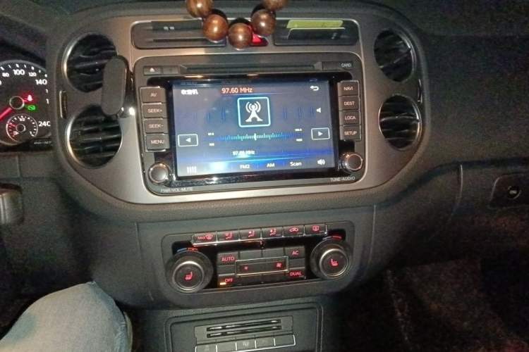 Used Volkswagen Tiguan 2012 2.0 TSI Automatic All-Wheel Drive Flagship Edition Audio And AC Panel