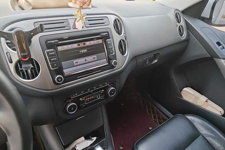 Used Volkswagen Tiguan 2012 1.8TSI Automatic Two-Wheel Drive Elite Edition Audio And AC Panel