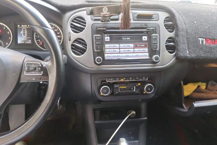 Used Volkswagen Tiguan 2012 1.8TSI Automatic All-Wheel Drive Elite Edition Audio And AC Panel