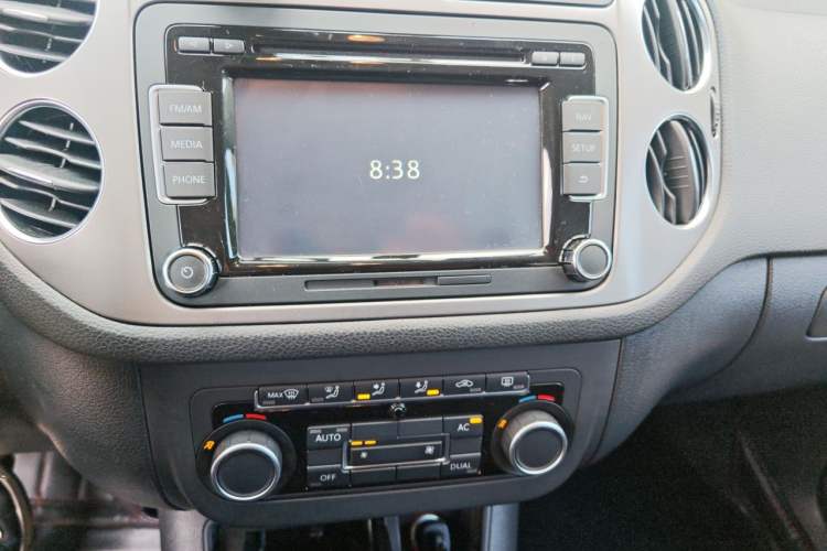 Used Volkswagen Tiguan 2012 1.8TSI Manual Two-Wheel Drive Enjoyment Edition Audio And AC Panel