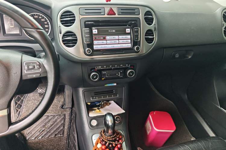 Used Volkswagen Tiguan 2012 2.0 TSI Automatic All-Wheel Drive Elite Edition Audio And AC Panel