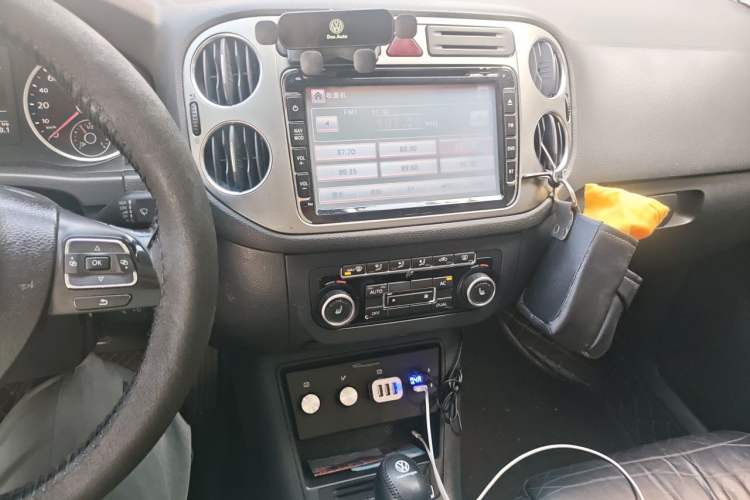 Used Volkswagen Tiguan 2012 1.8TSI Automatic All-Wheel Drive Elite Edition Audio And AC Panel