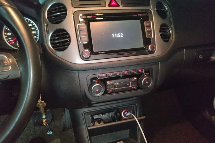 Used Volkswagen Tiguan 2012 1.8TSI Automatic Two-Wheel Drive Zhaoshi Edition Audio And AC Panel