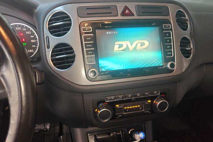 Used Volkswagen Tiguan 2012 2.0 TSI Automatic All-Wheel Drive Elite Edition Audio And AC Panel