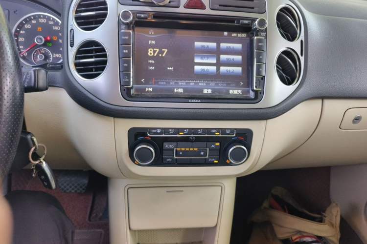Used Volkswagen Tiguan 2012 1.8TSI Automatic All-Wheel Drive Fashion Edition Audio And AC Panel