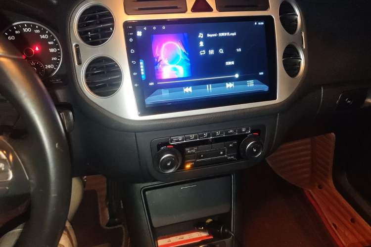 Used Volkswagen Tiguan 2012 1.8TSI Automatic All-Wheel Drive Elite Edition Audio And AC Panel